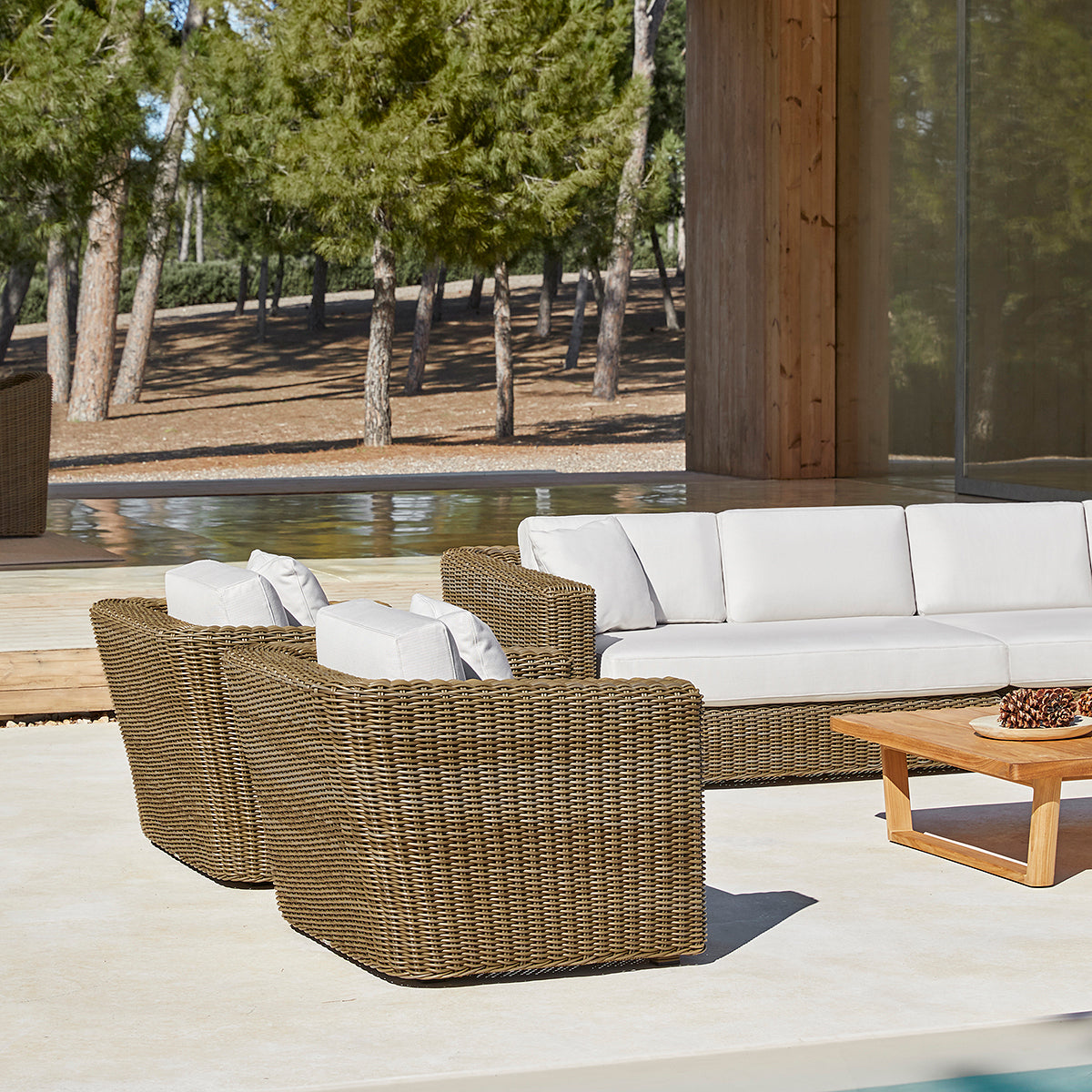 Heritage Armchair-Point-moderndesign.io