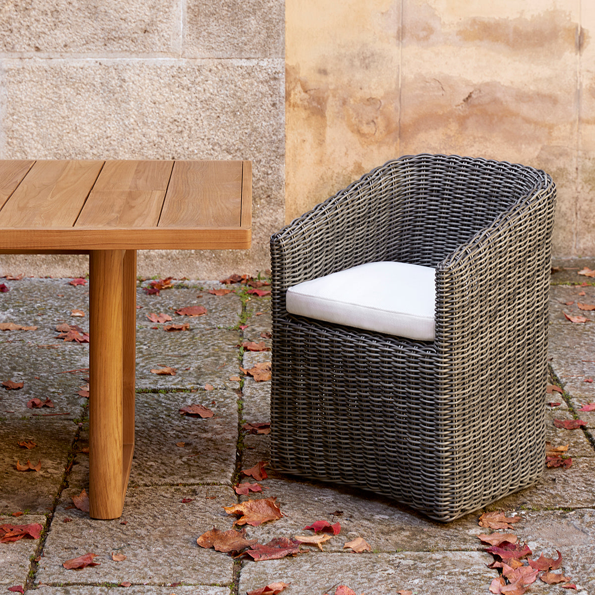 Heritage Dining Chair (with arms)-Point-moderndesign.io