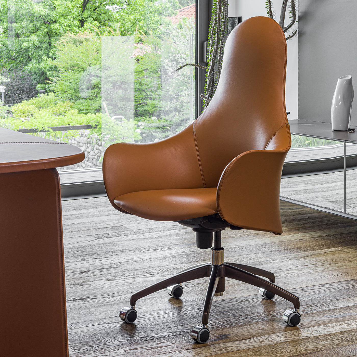 Hipod Office Chair-Enrico Pellizzoni-moderndesign.io