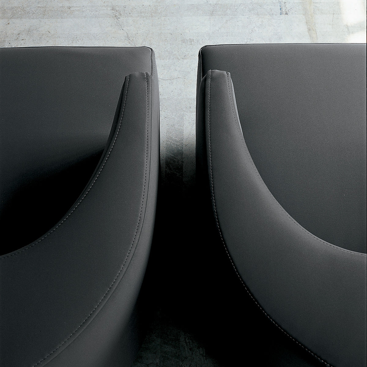 Internos Armchair-Alivar-moderndesign.io