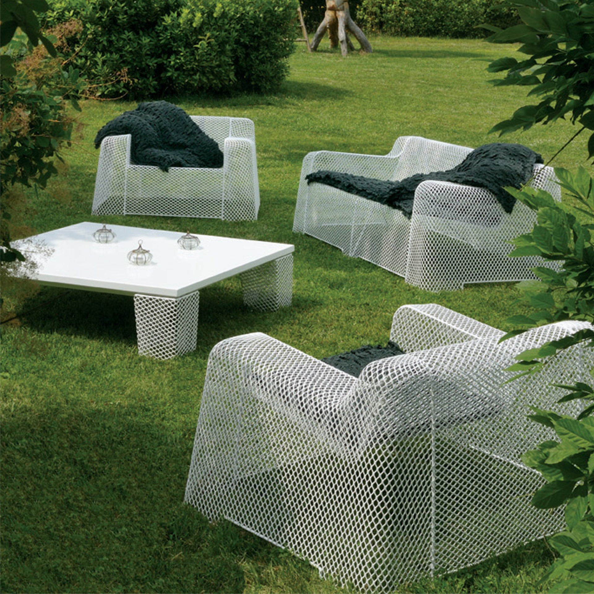 Ivy Armchair-Emu-moderndesign.io