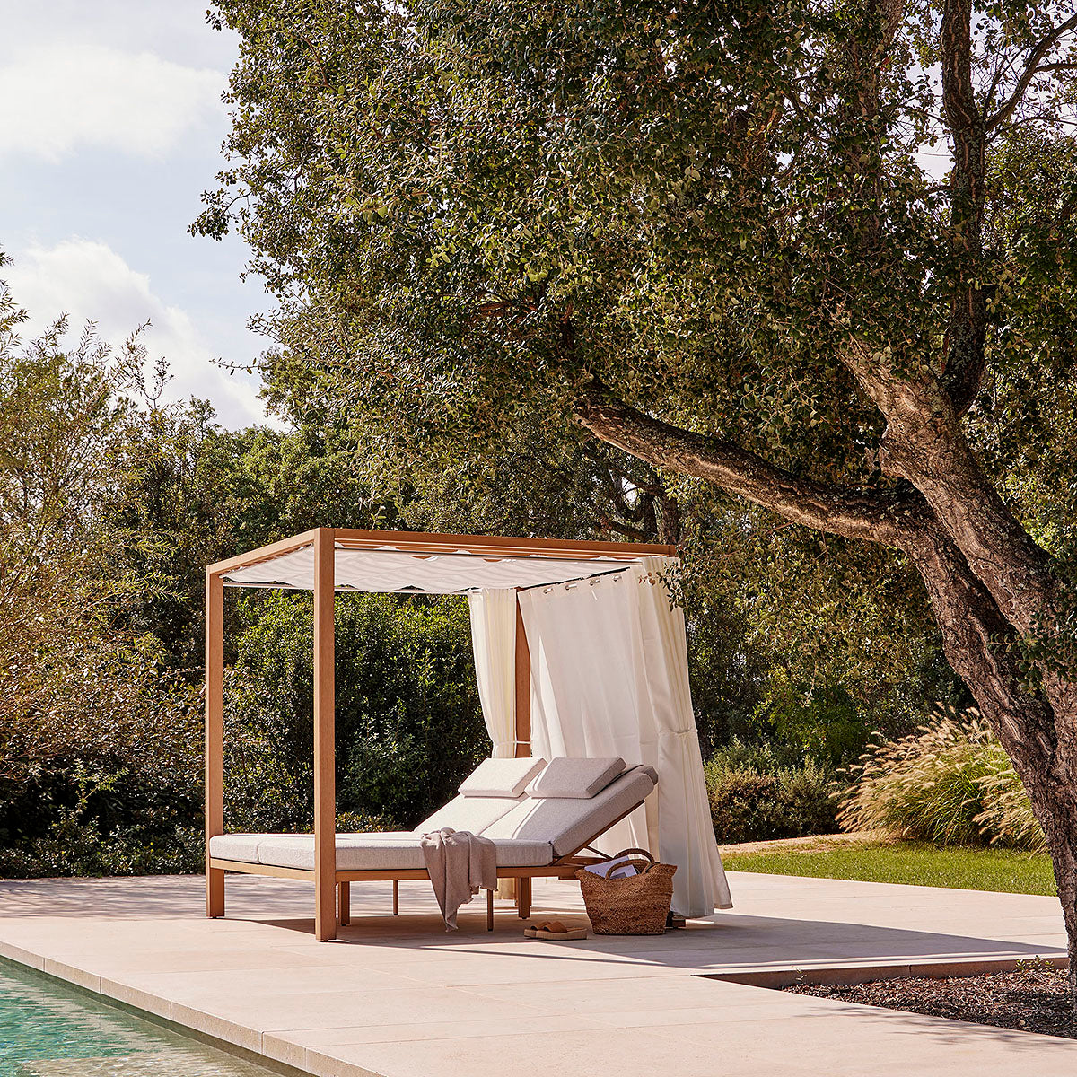 Kahn Daybed-Point-moderndesign.io