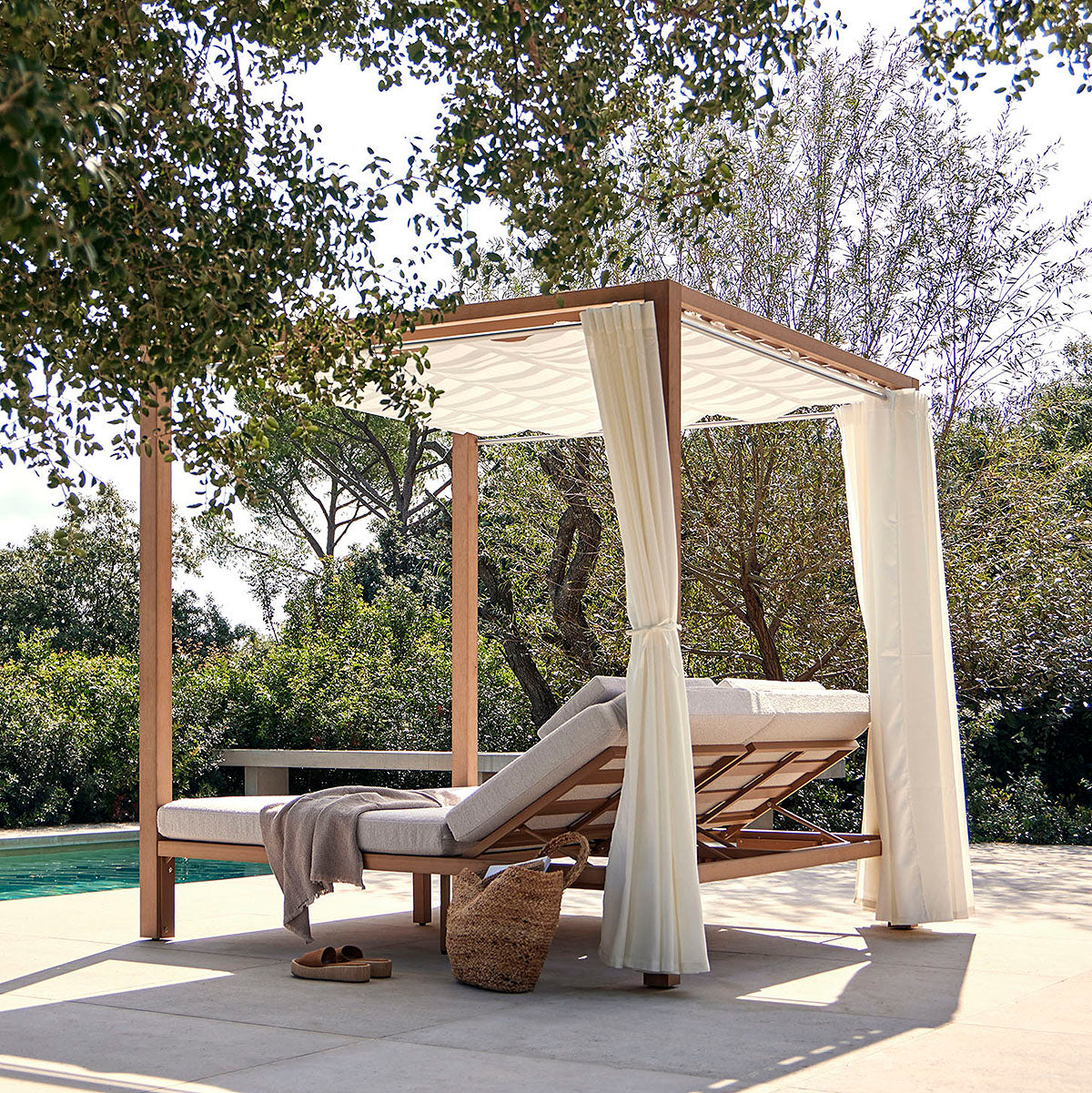 Kahn Daybed-Point-moderndesign.io