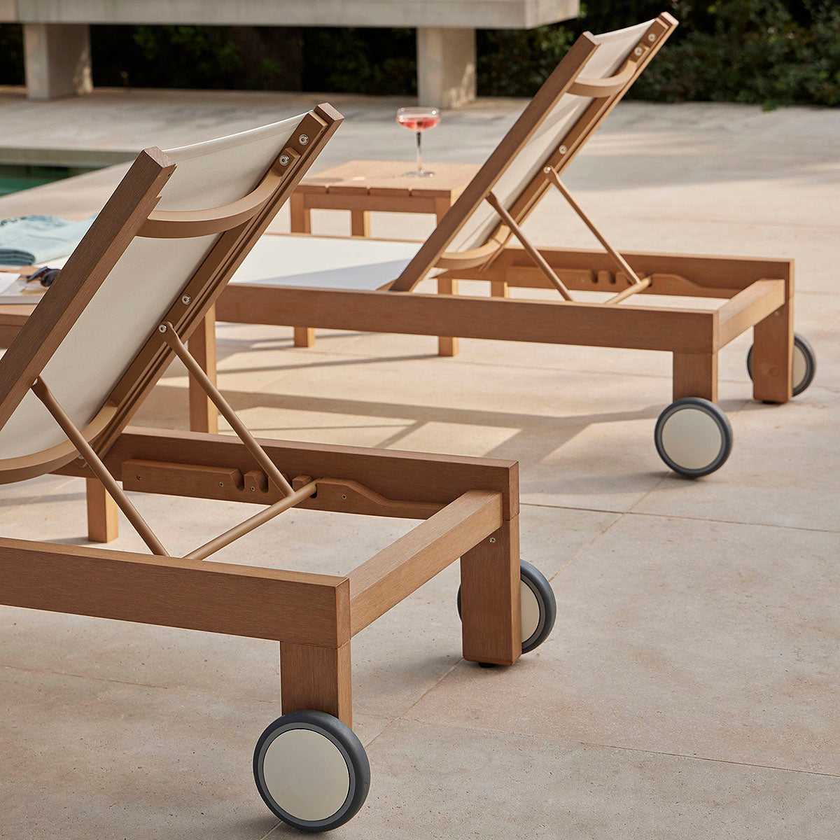 Kahn Sunlounger-Point-moderndesign.io
