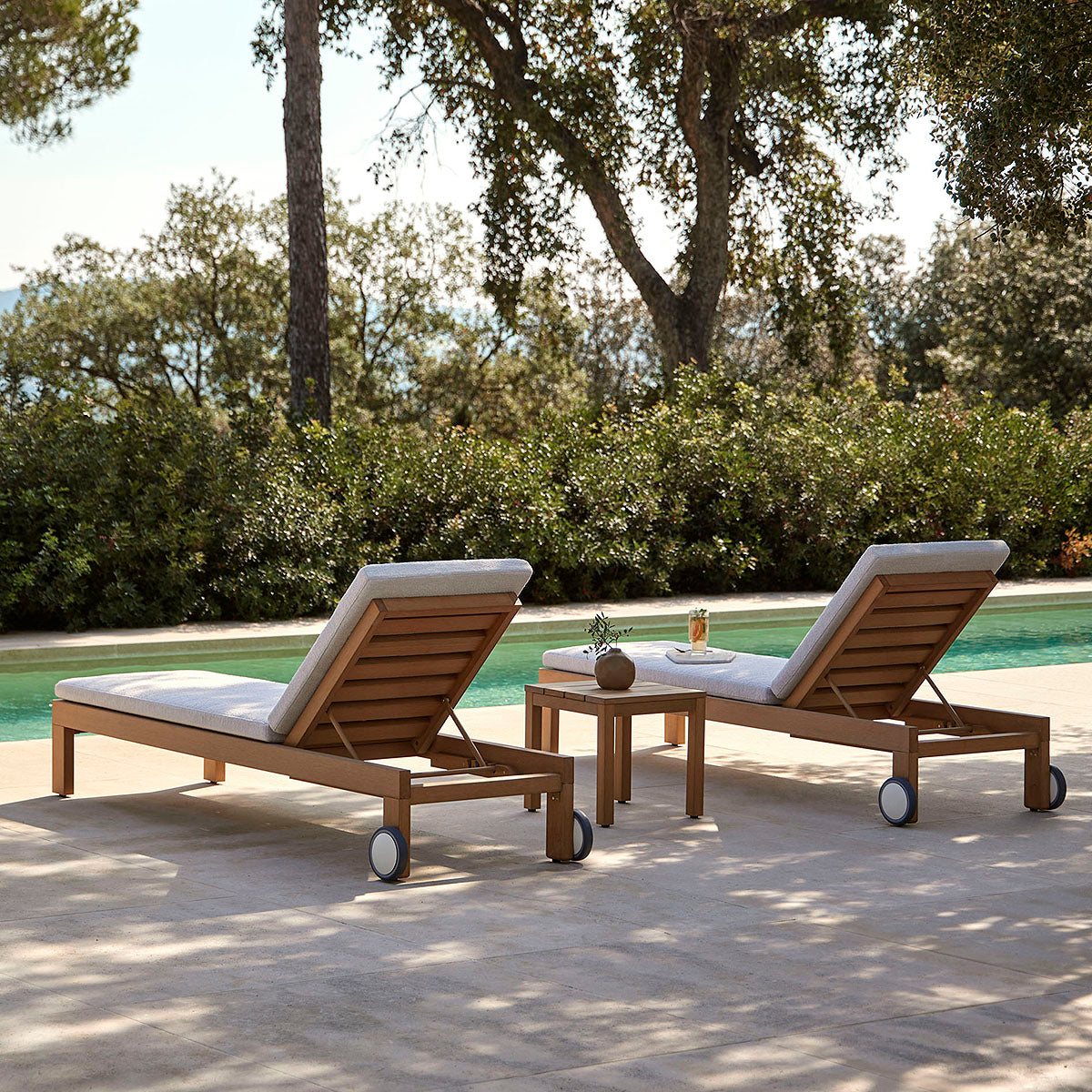 Kahn Sunlounger-Point-moderndesign.io