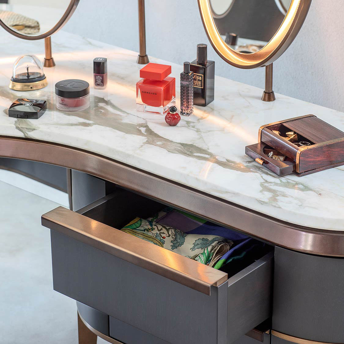 Kara Vanity-Natevo-moderndesign.io