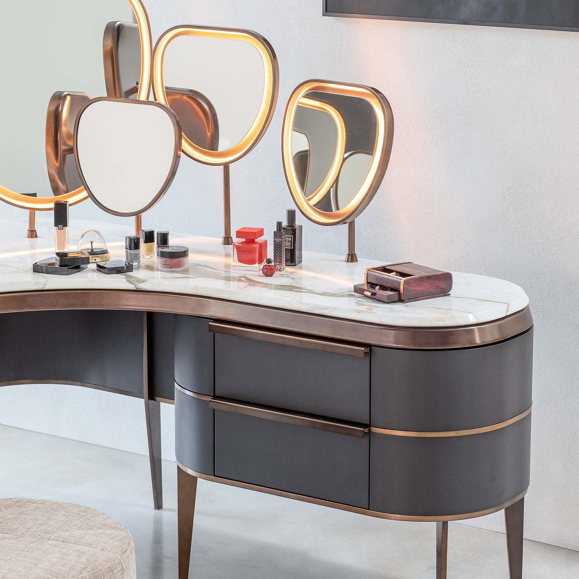 Kara Vanity-Natevo-moderndesign.io