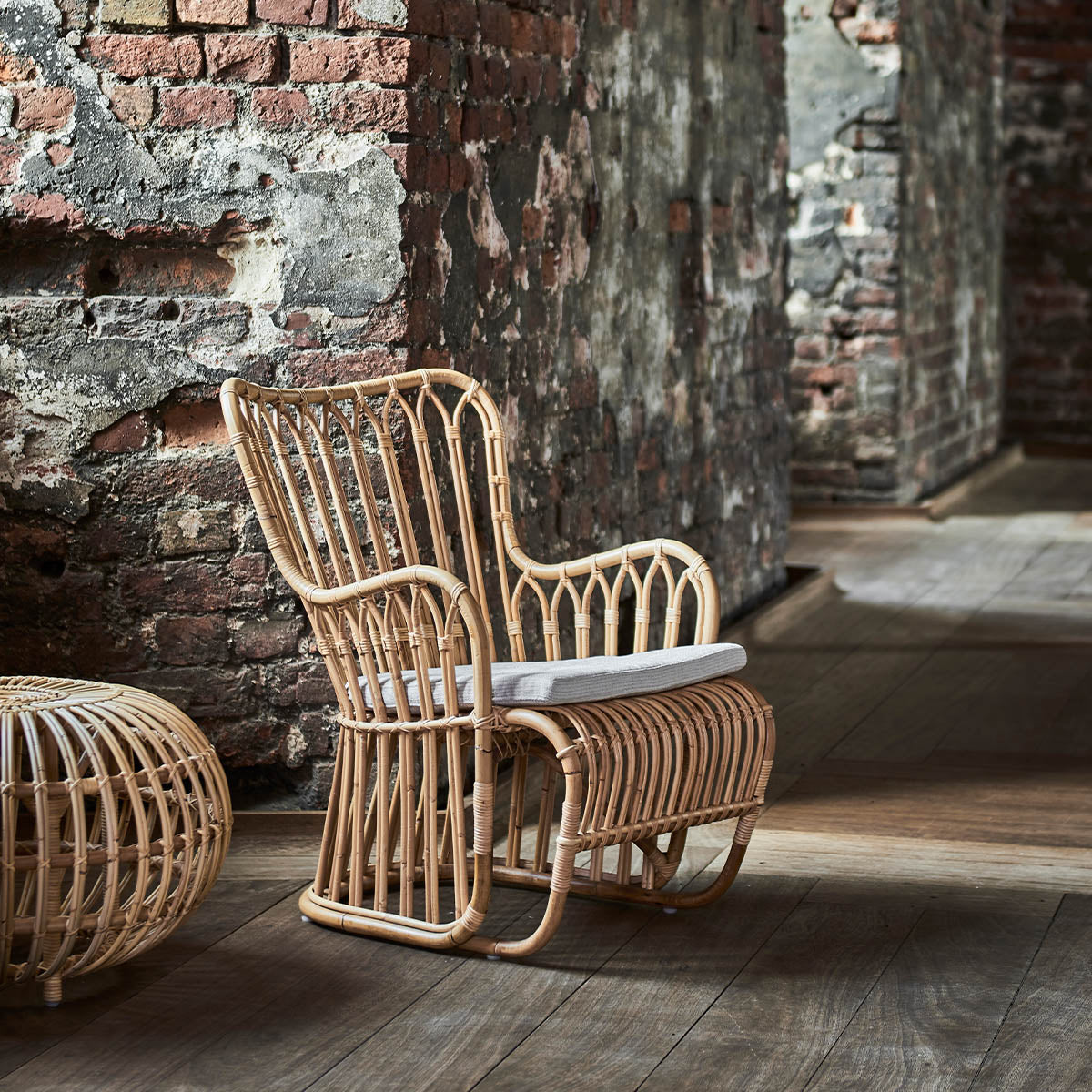 Kindt-Larsen Tulip Armchair-Sika Design-moderndesign.io