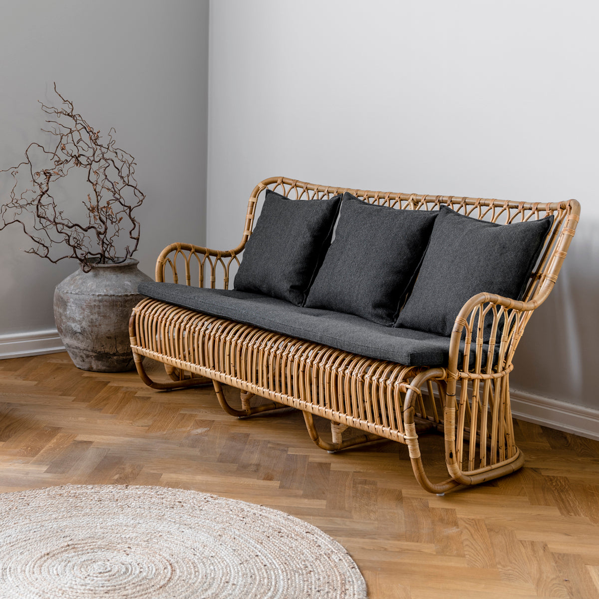 Kindt-Larsen Tulip Sofa-Sika Design-moderndesign.io