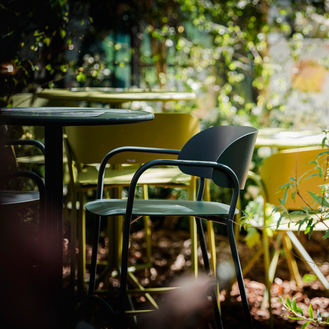 L'Ala SG 01 Outdoor High Stool (With Arms)-New Life-moderndesign.io