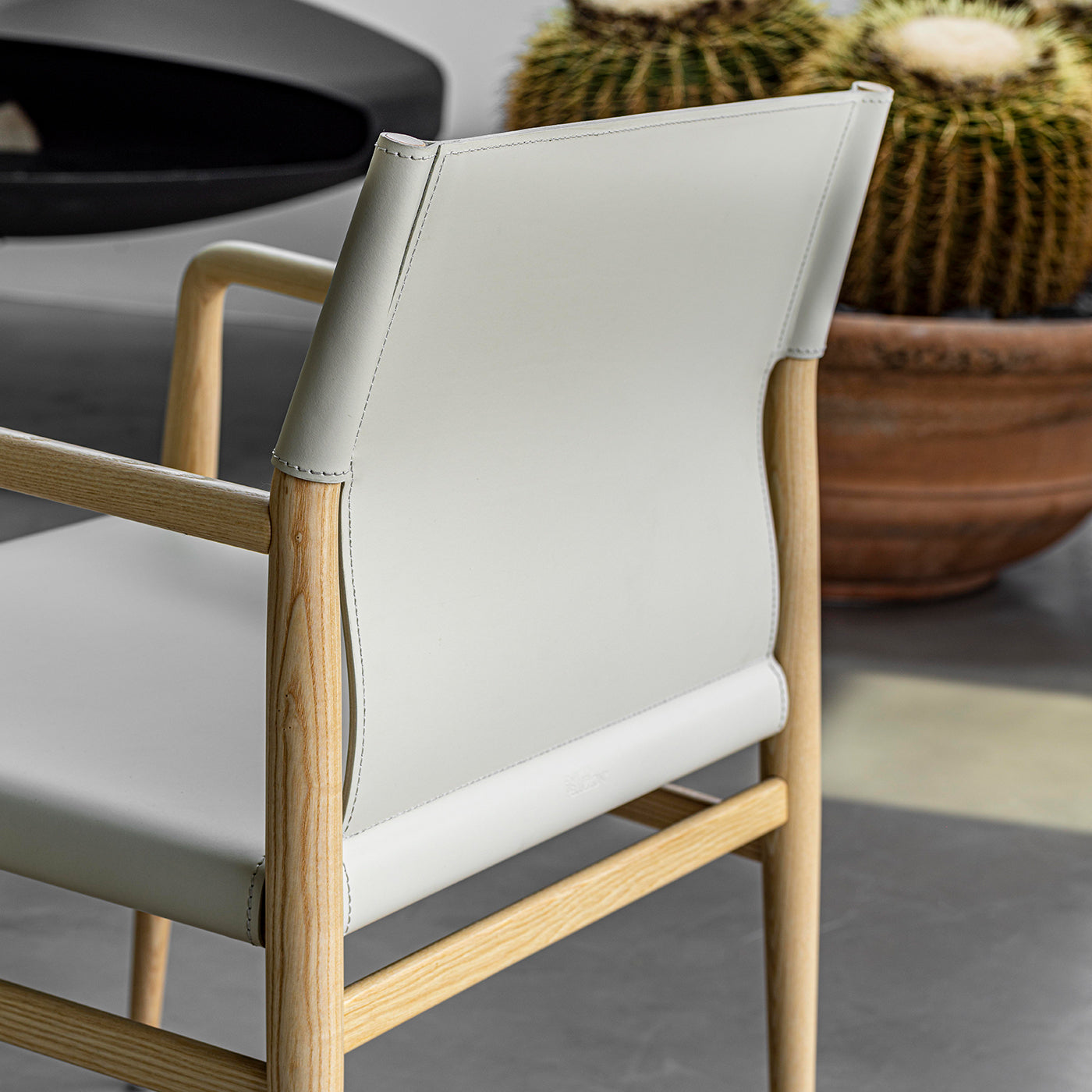 Ledermann Dining Chair (with arms)-Enrico Pellizzoni-moderndesign.io