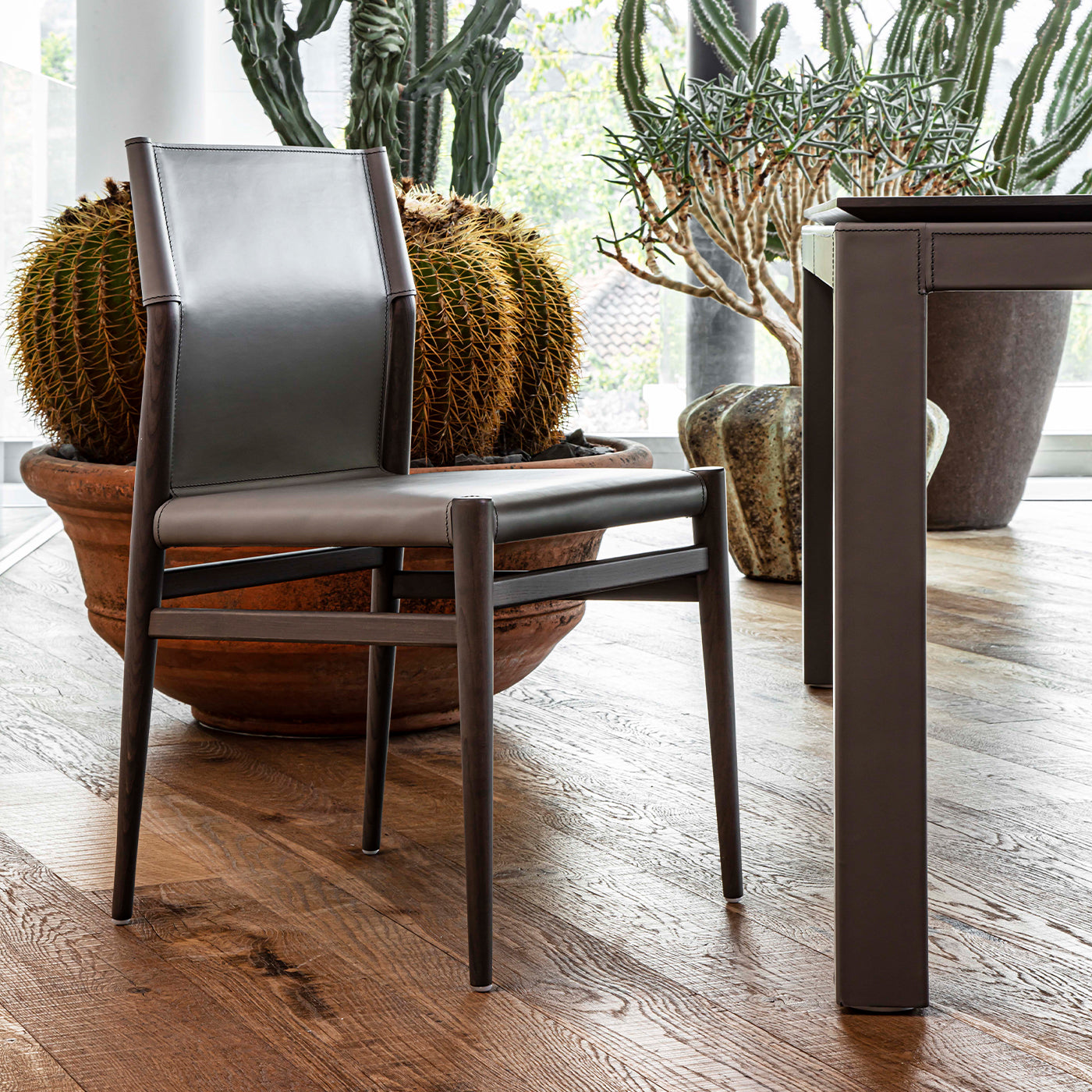 Ledermann Dining Chair (without arms)-Enrico Pellizzoni-moderndesign.io