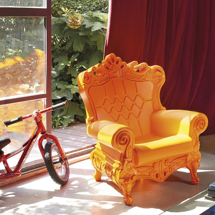 Little Queen of Love Armchair-Slide-moderndesign.io