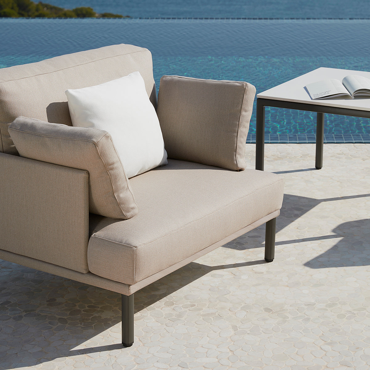 Long Island Armchair-Point-moderndesign.io