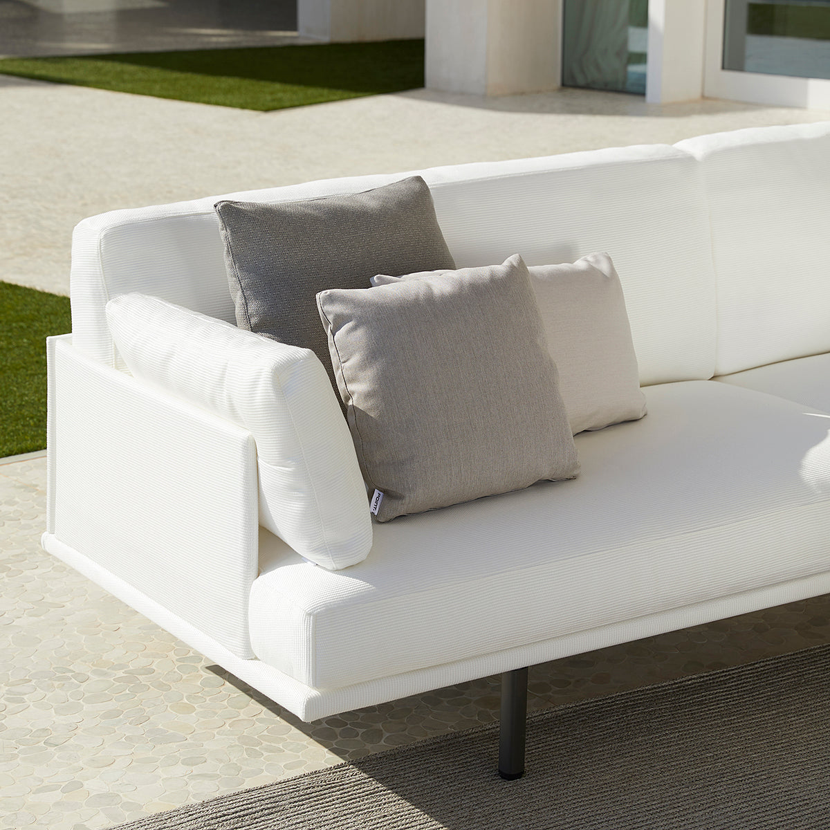 Long Island Sofa-Point-moderndesign.io
