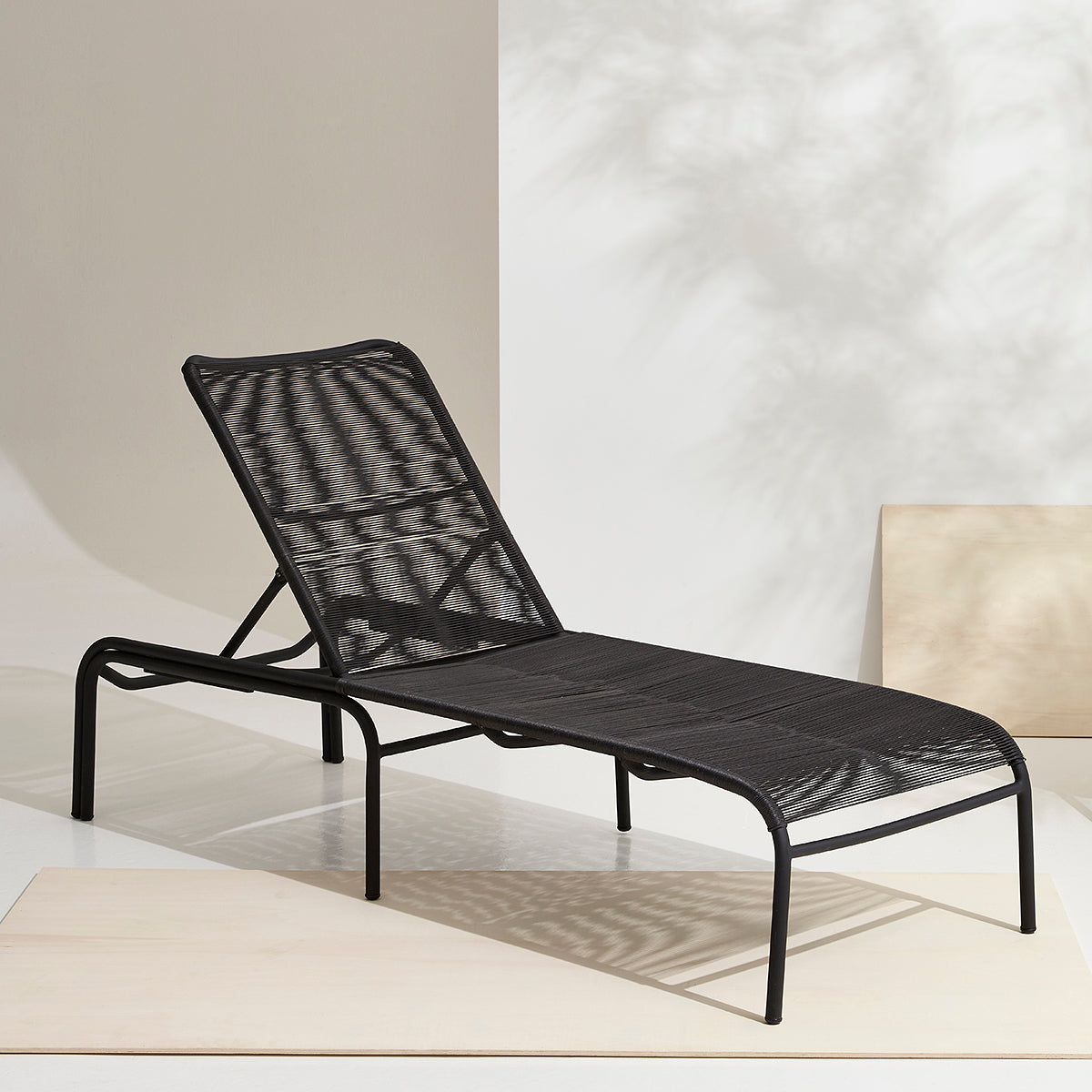 Loop Sunlounger-Vincent Sheppard-moderndesign.io