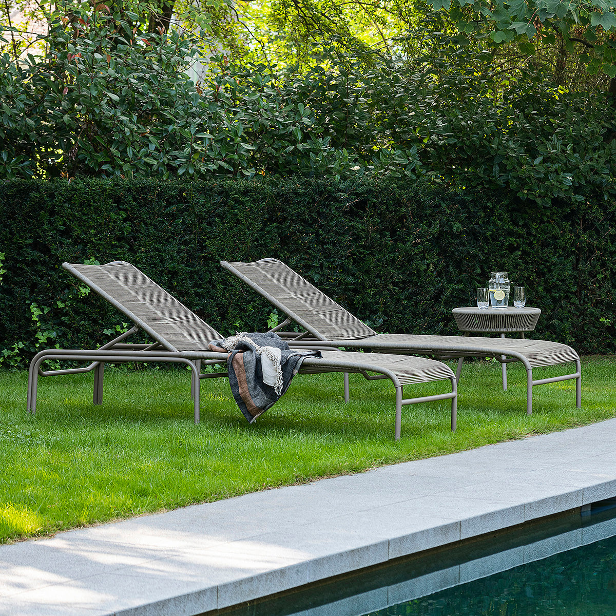 Loop Sunlounger-Vincent Sheppard-moderndesign.io