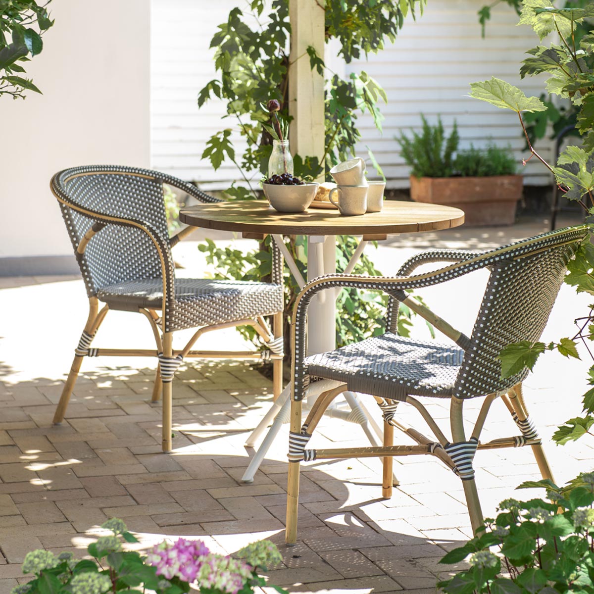 Madeleine Indoor/Outdoor Dining Chair (With Arms)-Sika Design-moderndesign.io
