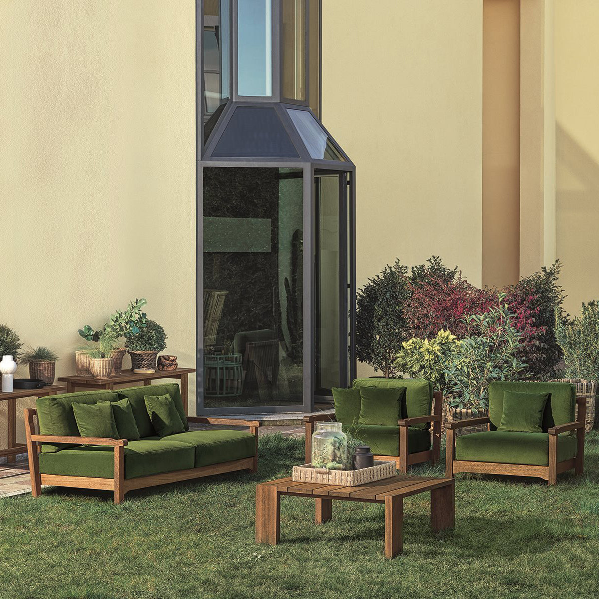 Maine Sofa-Bonacina 1889-moderndesign.io