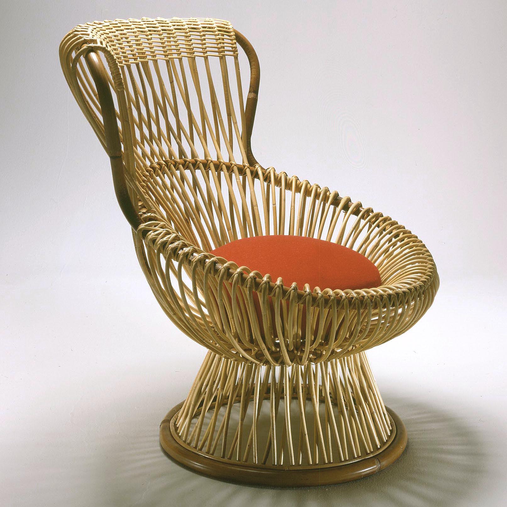 Margherita Lounge Chair-Bonacina 1889-moderndesign.io