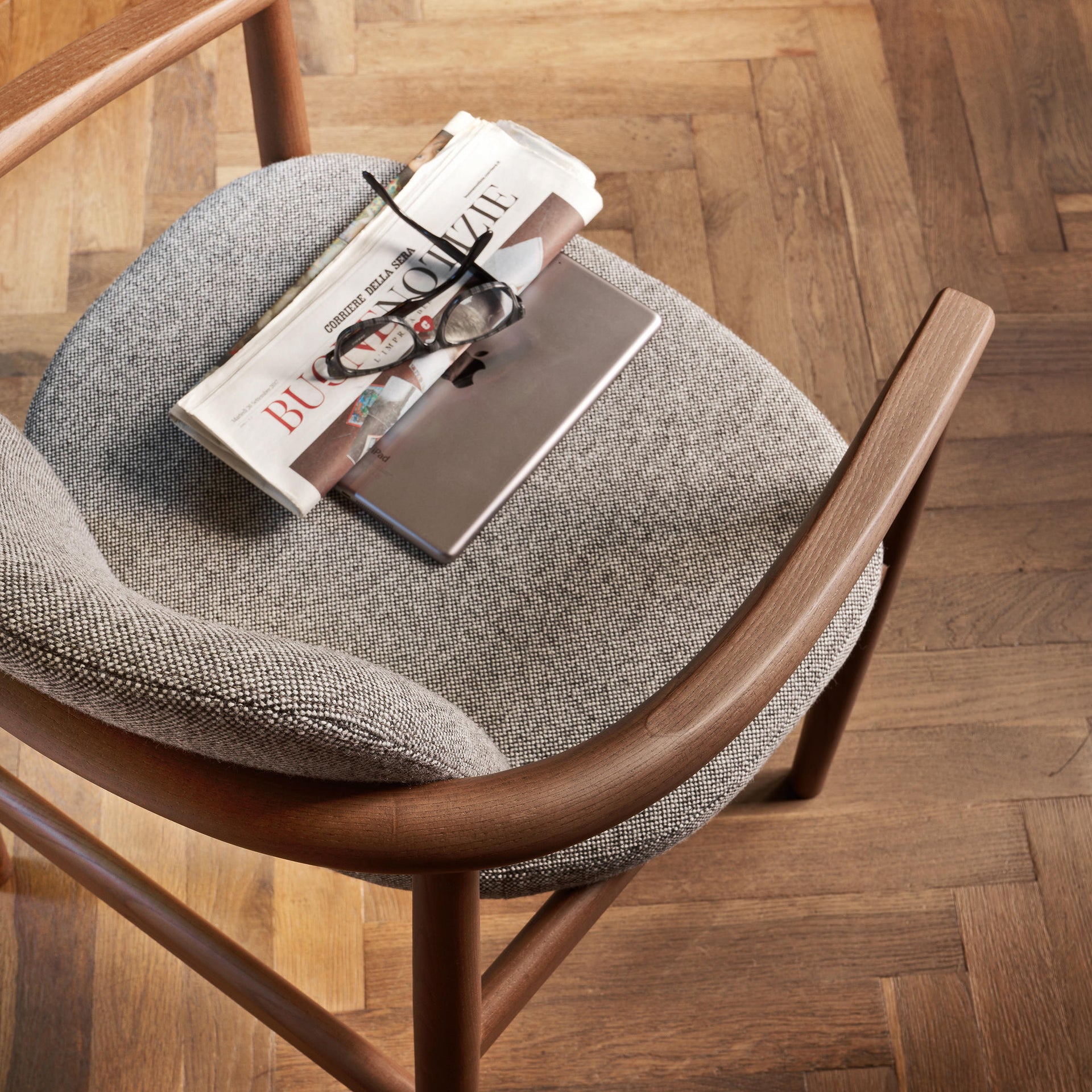 Mayida 04 Armchair-Very Wood-moderndesign.io