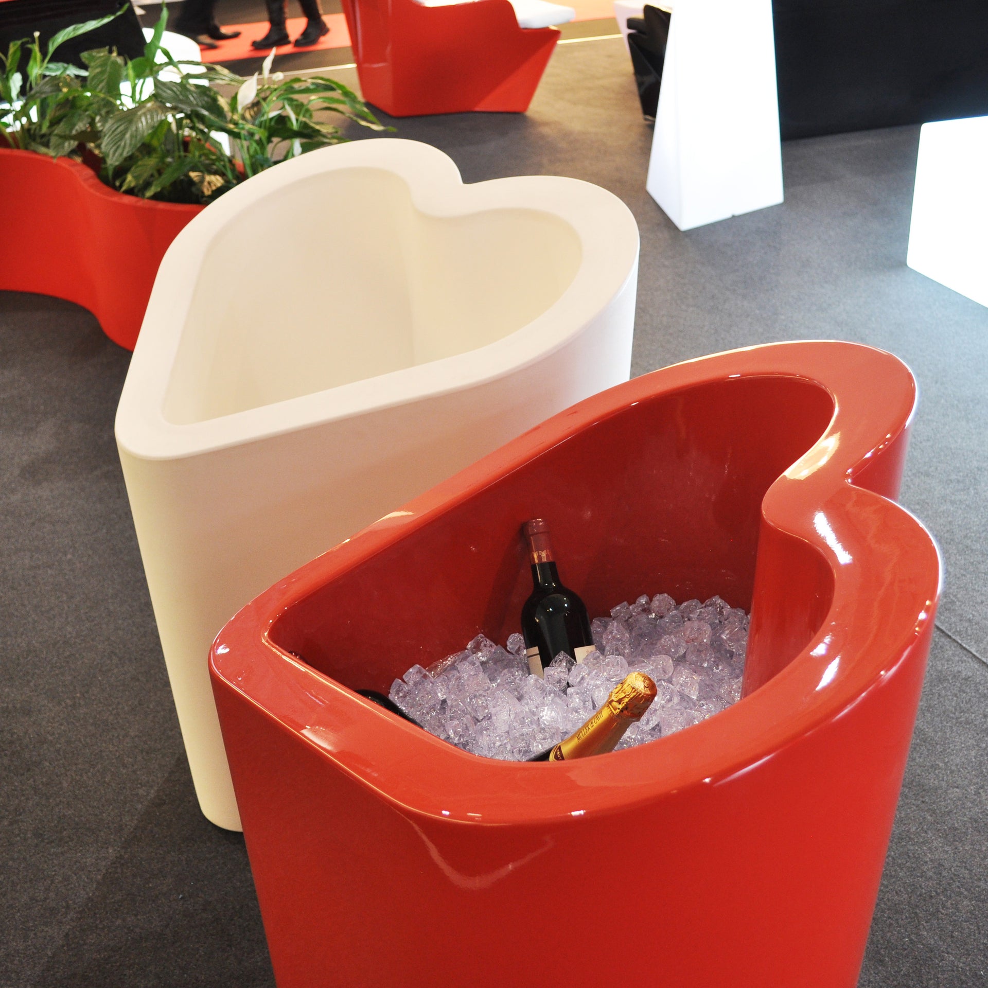 Mon Amour Vase-Slide-moderndesign.io