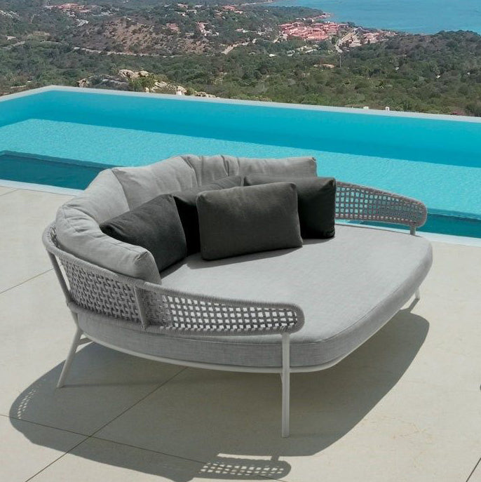 Moon Daybed-Talenti-moderndesign.io