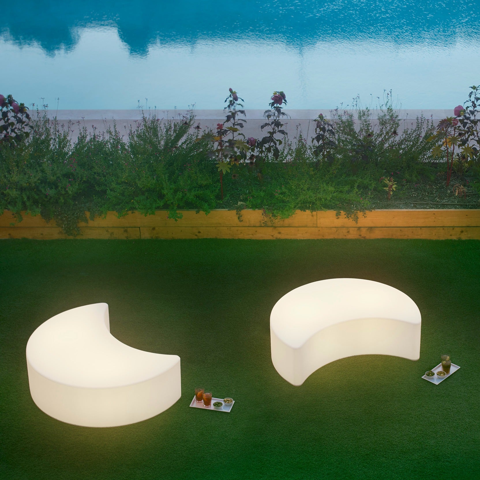Moon Ottoman-Slide-moderndesign.io