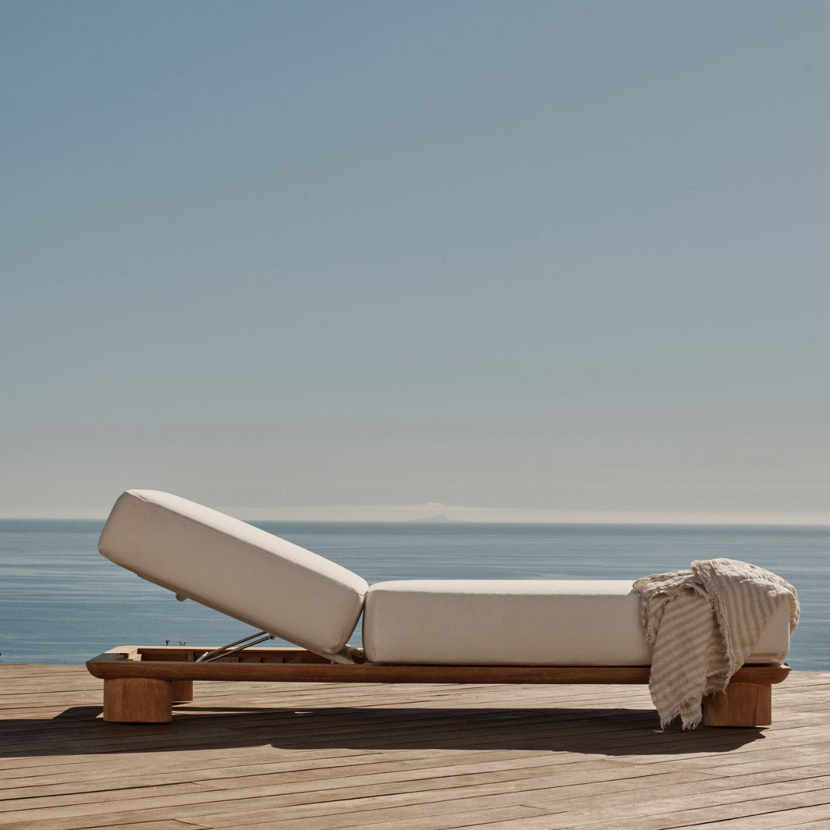 Newport Sunlounger-Harbour Outdoor-moderndesign.io