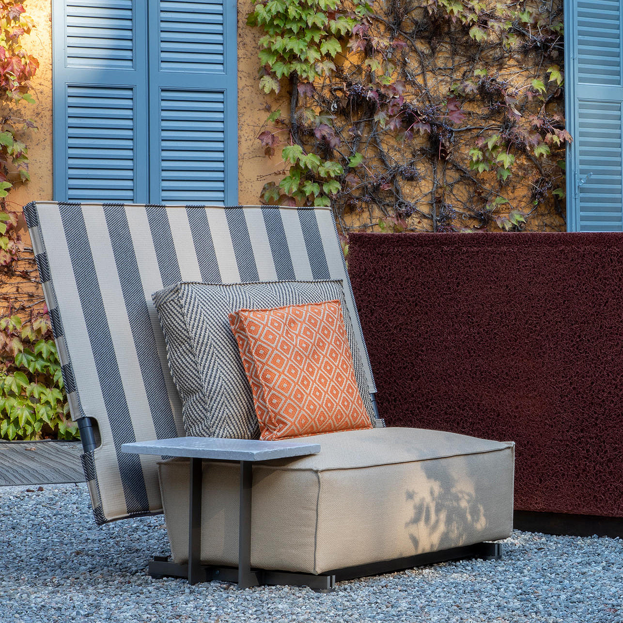 Oh It Rains Lounge Chair-B&B Italia-moderndesign.io
