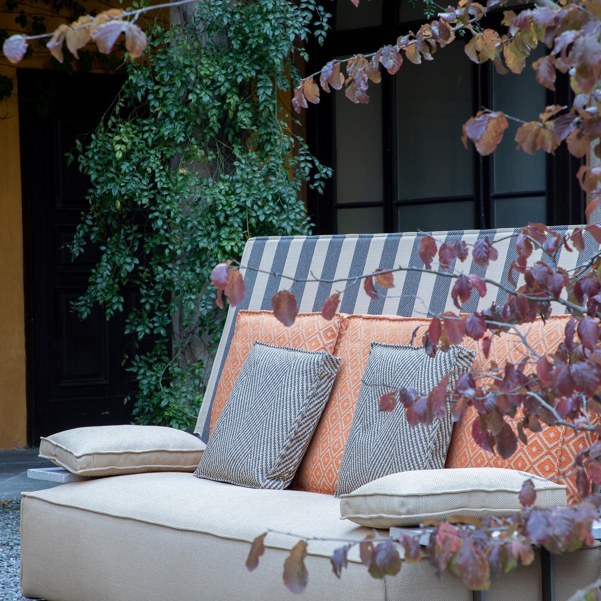Oh It Rains Sofa-B&B Italia-moderndesign.io