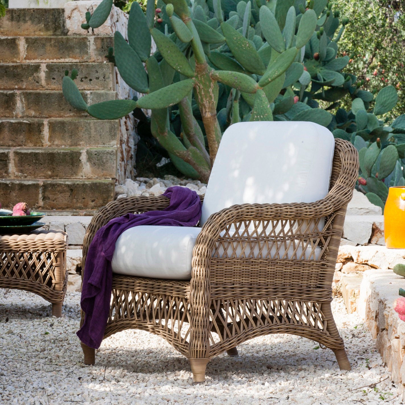 Olimpia Armchair-Unopiu-moderndesign.io