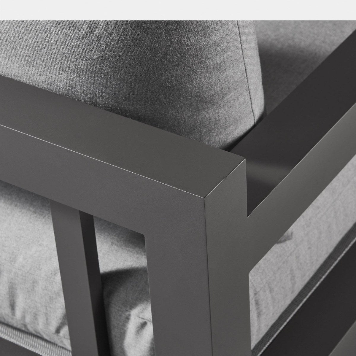 Pacific Daybed-Harbour Outdoor-moderndesign.io
