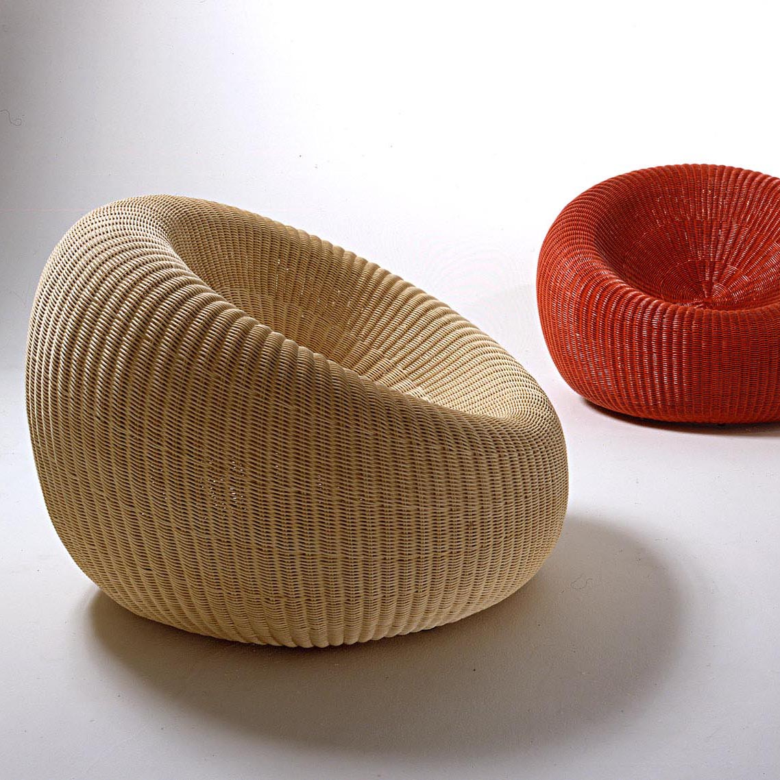 Palla Lounge Chair-Bonacina 1889-moderndesign.io