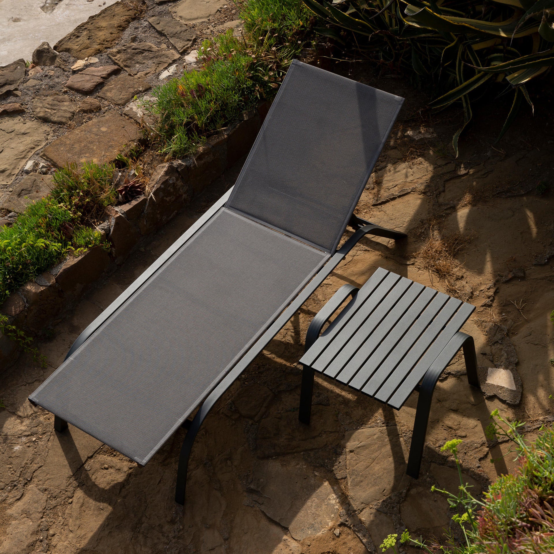Panerea Sunlounger-Unopiu-moderndesign.io
