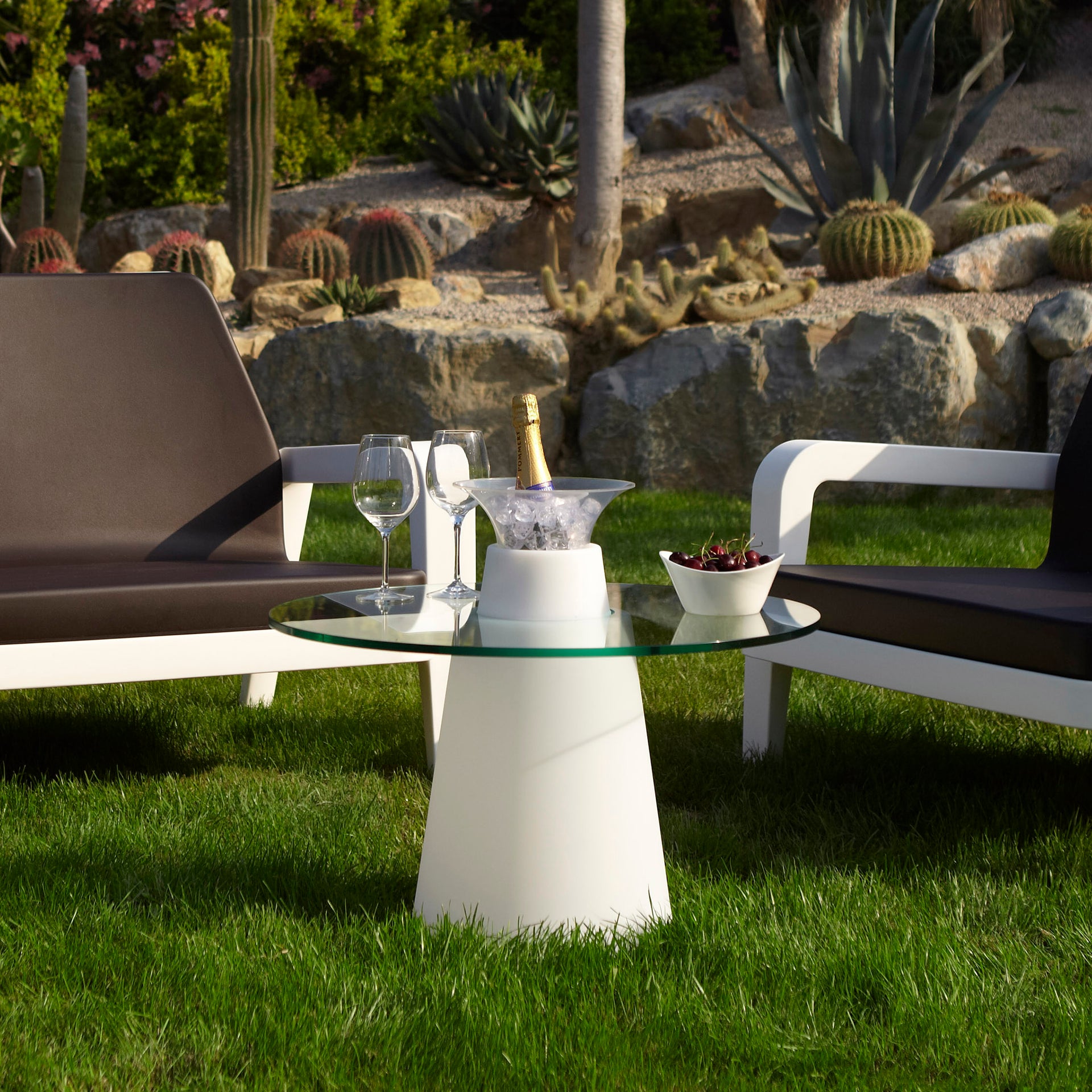 Peak Table (Coffee)-Slide-moderndesign.io