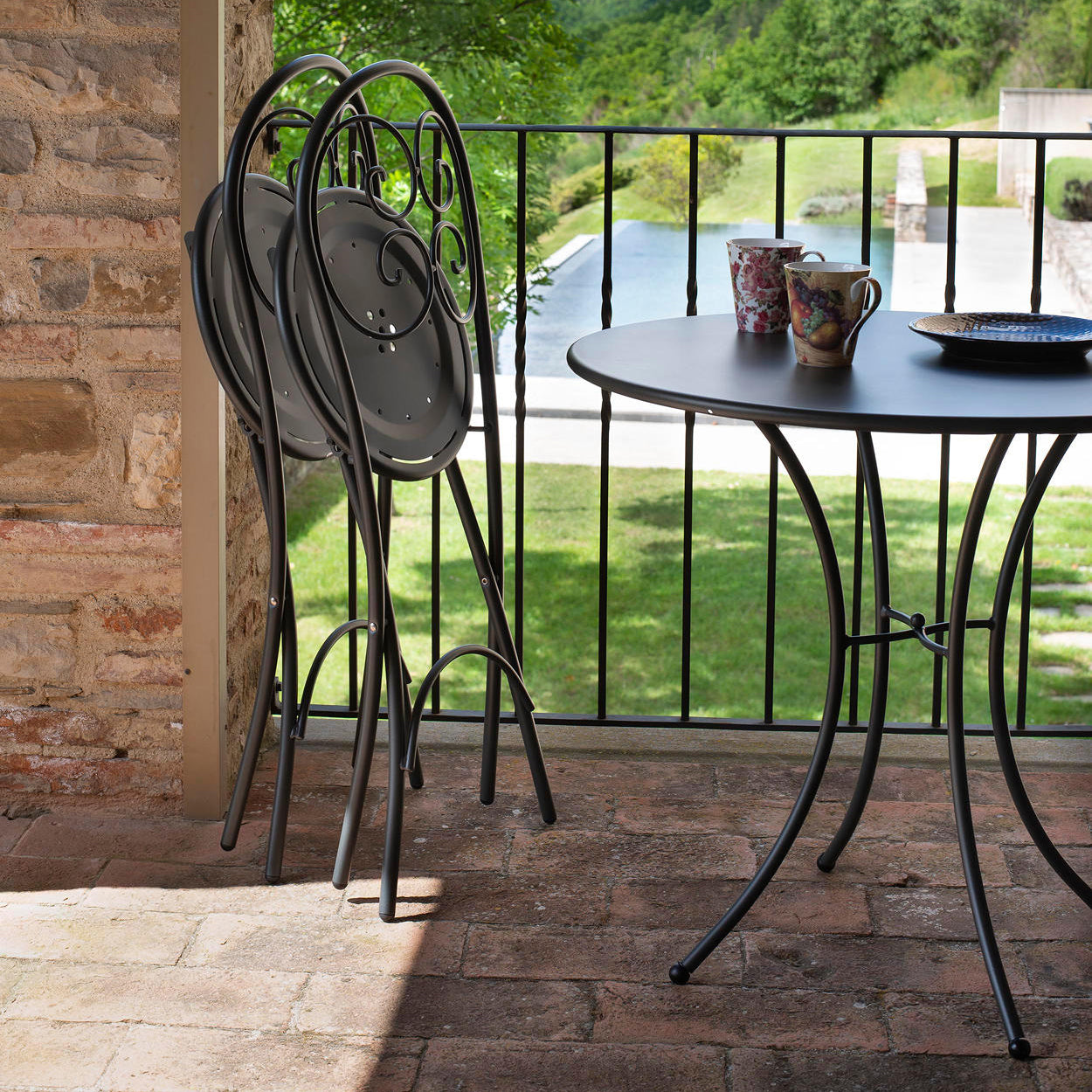 Pigalle Dining Table (Round)-Emu-moderndesign.io