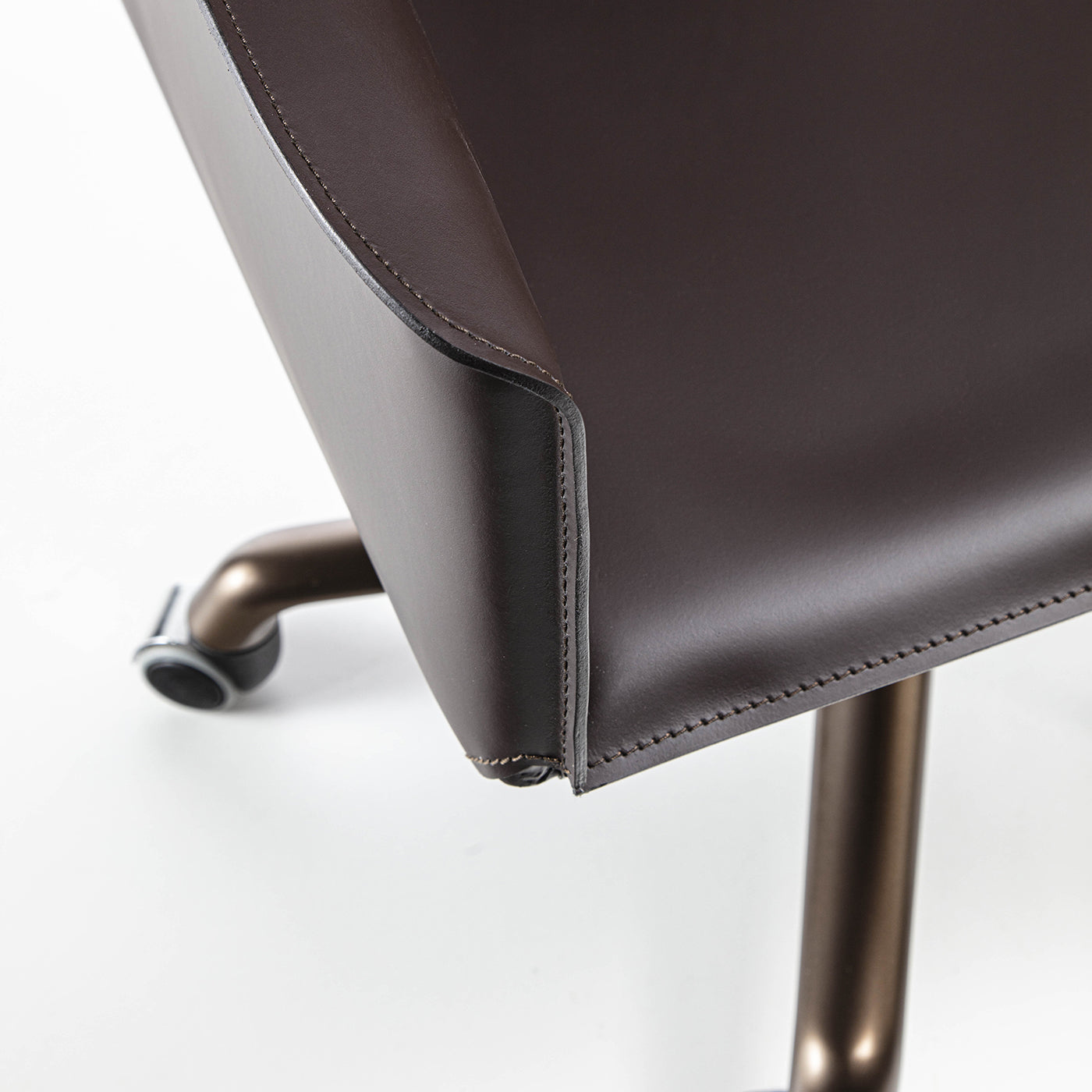 President Office Chair-Enrico Pellizzoni-moderndesign.io