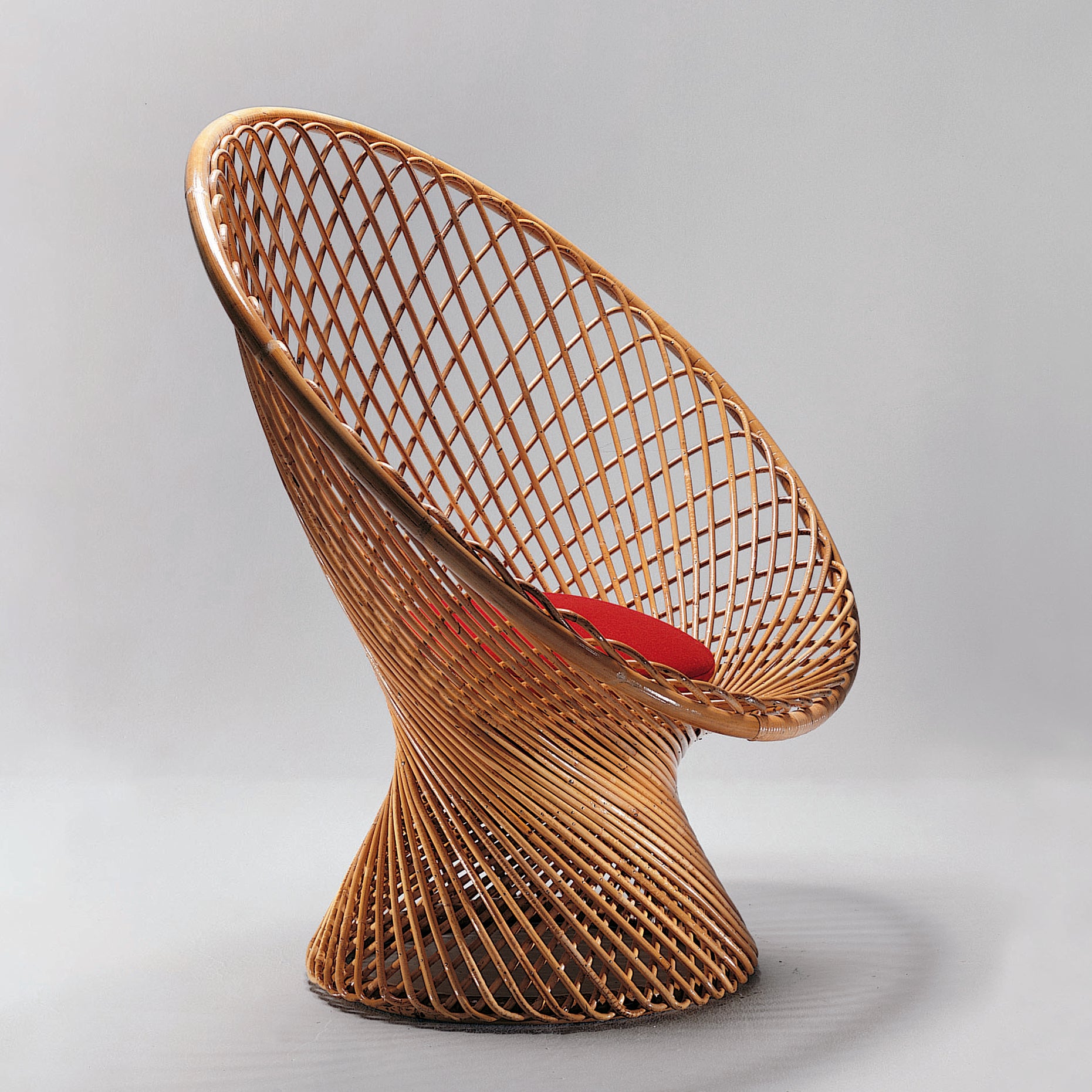 Primavera Lounge Chair-Bonacina 1889-moderndesign.io