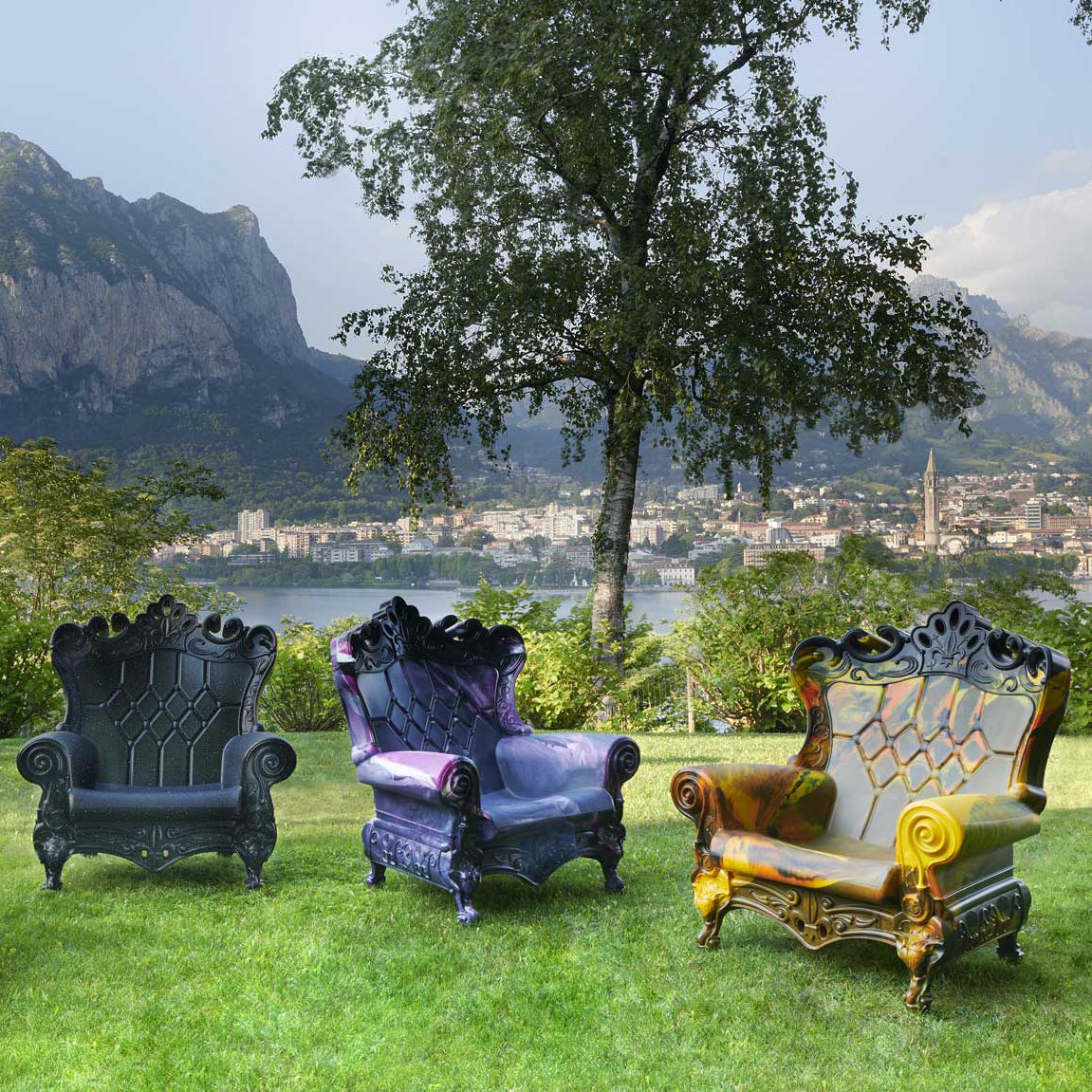 Queen of Love Armchair-Slide-moderndesign.io