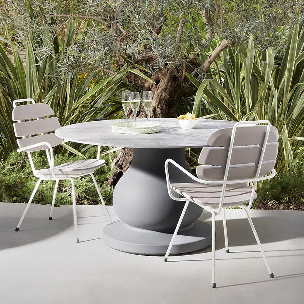 Ribs Dining Chair (with arms)-Slide-moderndesign.io