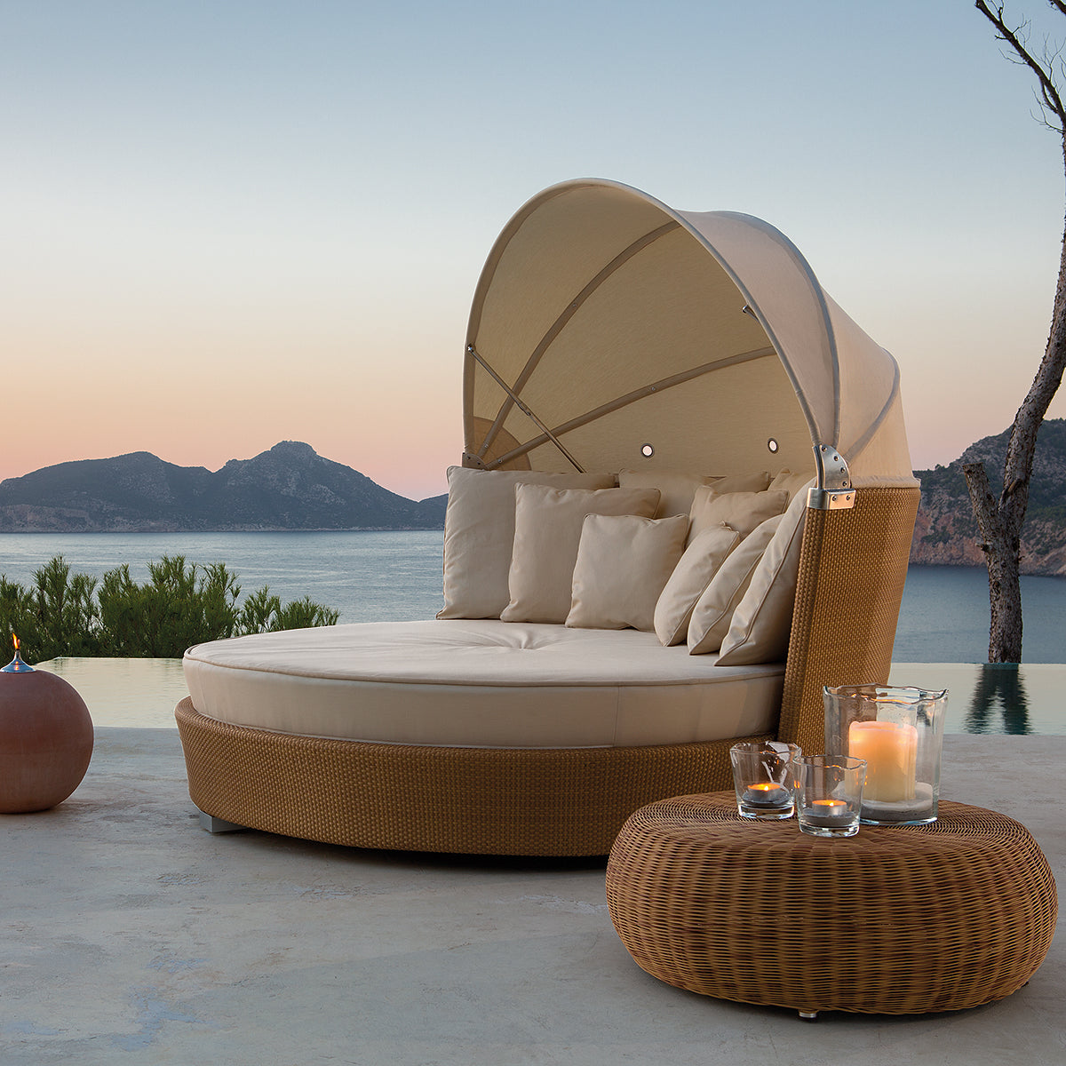 Romantic Daybed-Point-moderndesign.io