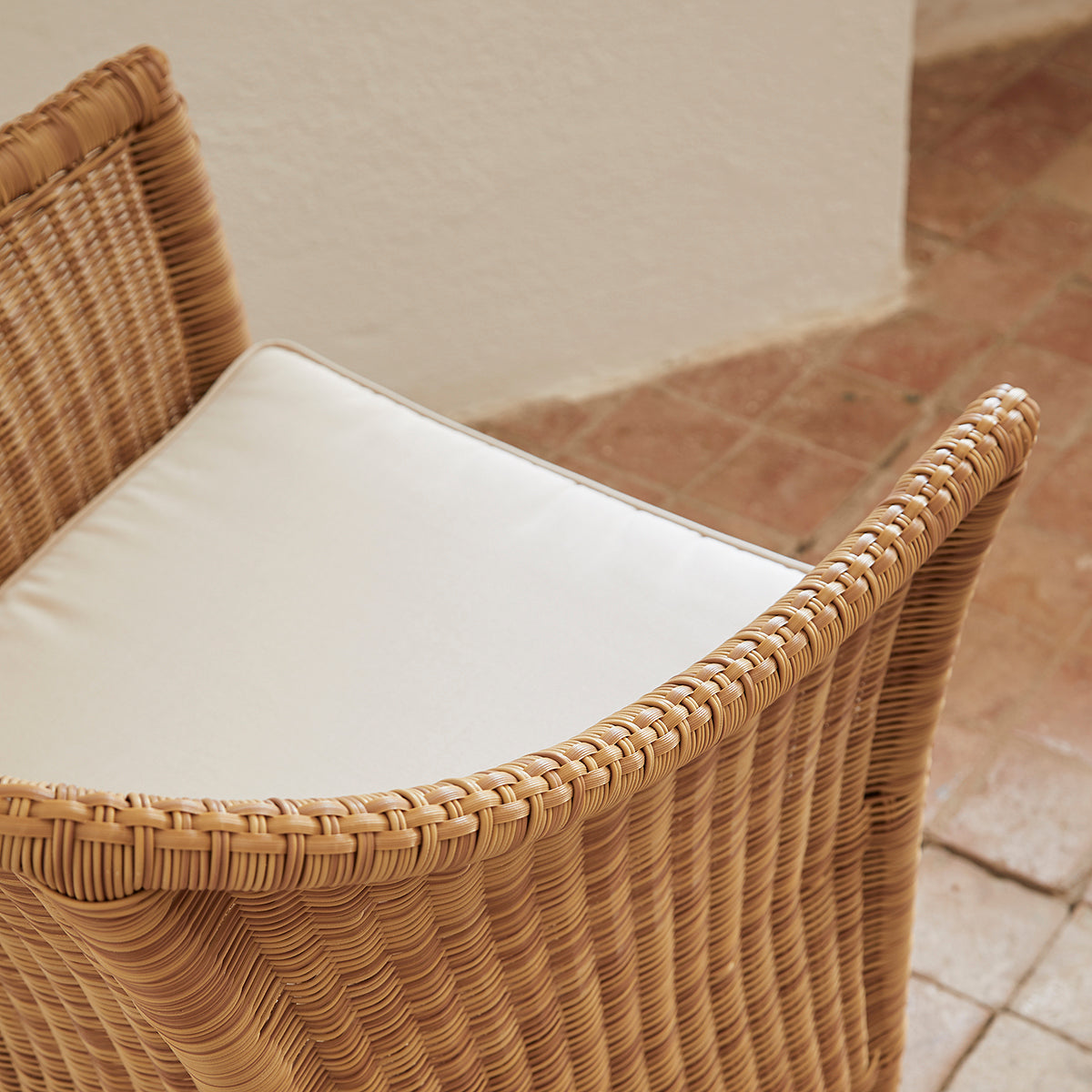 Sagra Dining Chair (with arms)-Point-moderndesign.io