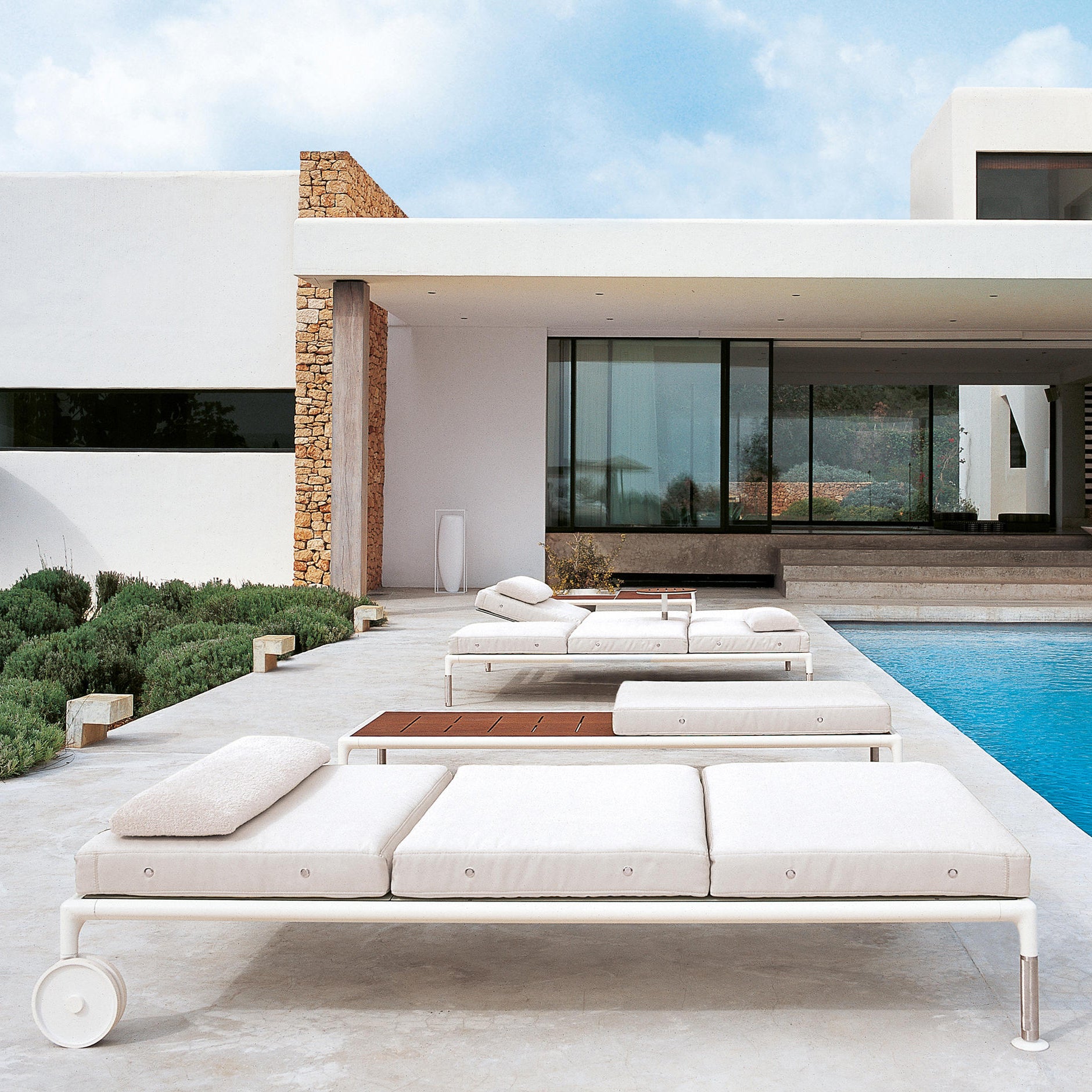 Springtime Sunlounger-B&B Italia-moderndesign.io