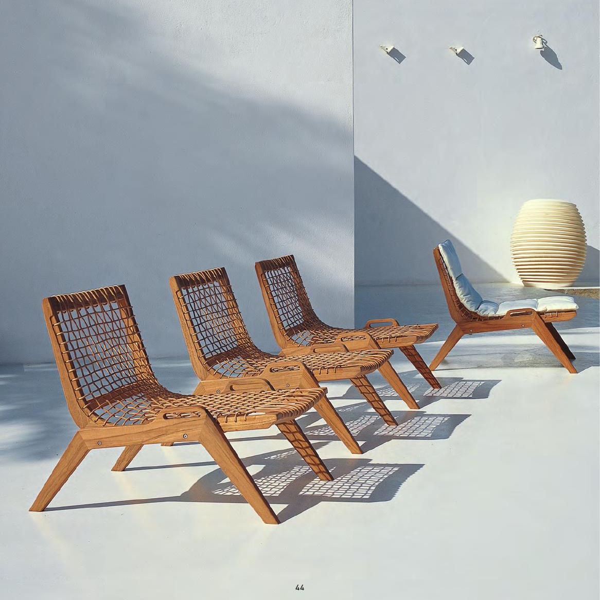 Synthesis Lounge Chair-Unopiu-moderndesign.io