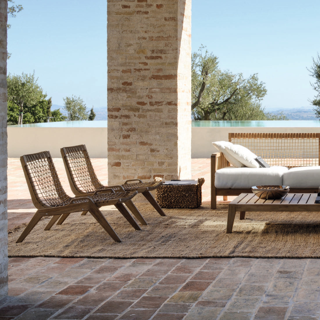 Synthesis Lounge Chair-Unopiu-moderndesign.io