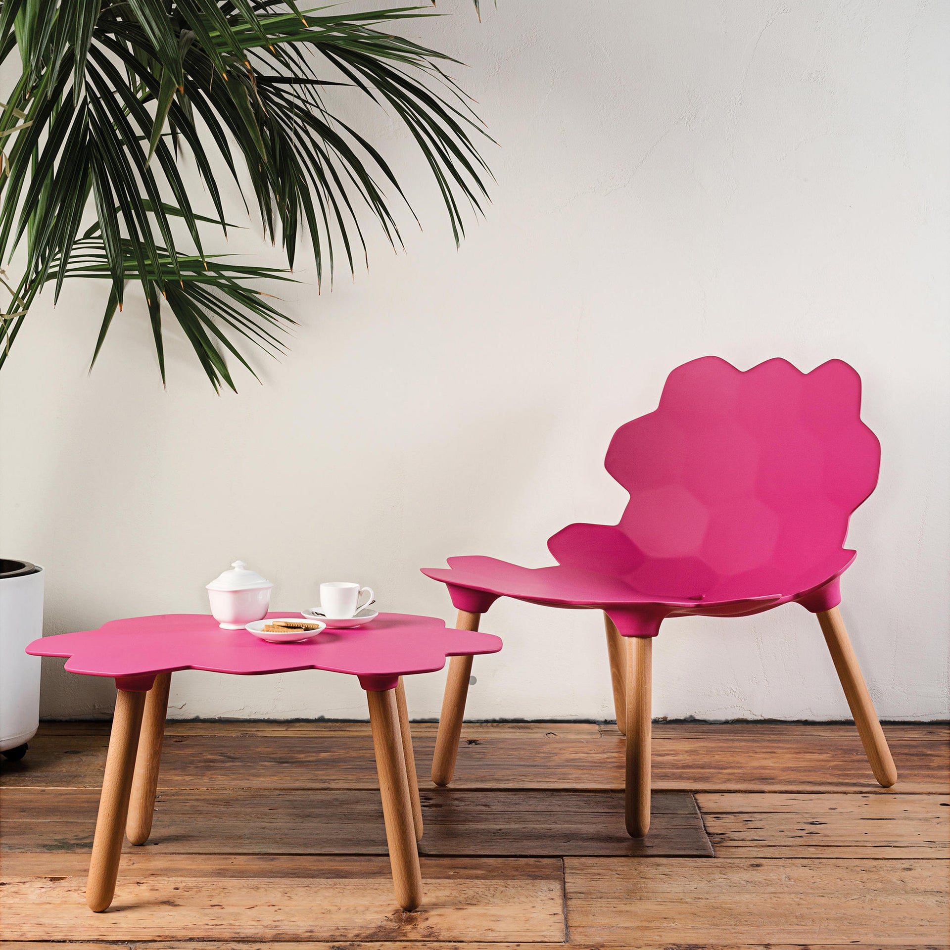 Tarta Lounge Chair-Slide-moderndesign.io