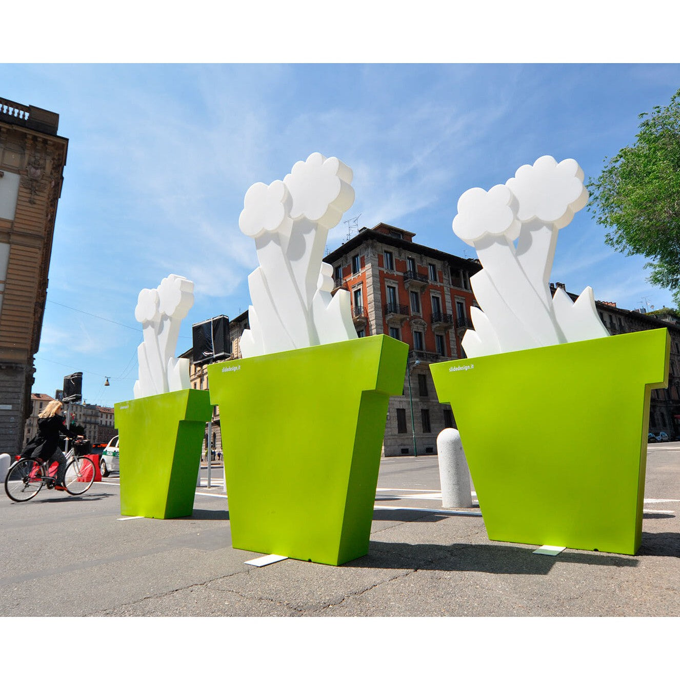 The Vase (Accessories)-Slide-moderndesign.io