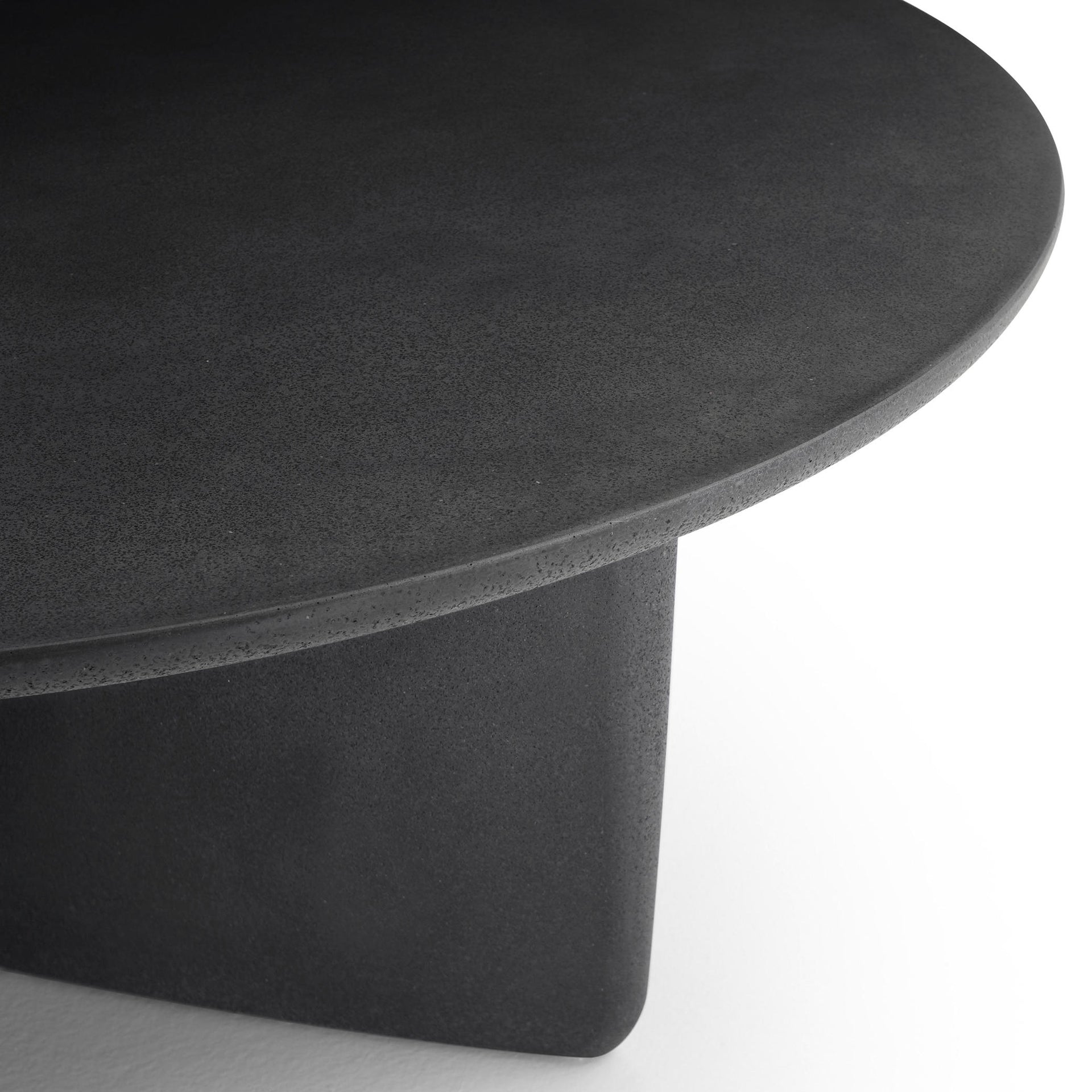Tobi_Ishi Dining Table (Round)-B&B Italia-moderndesign.io