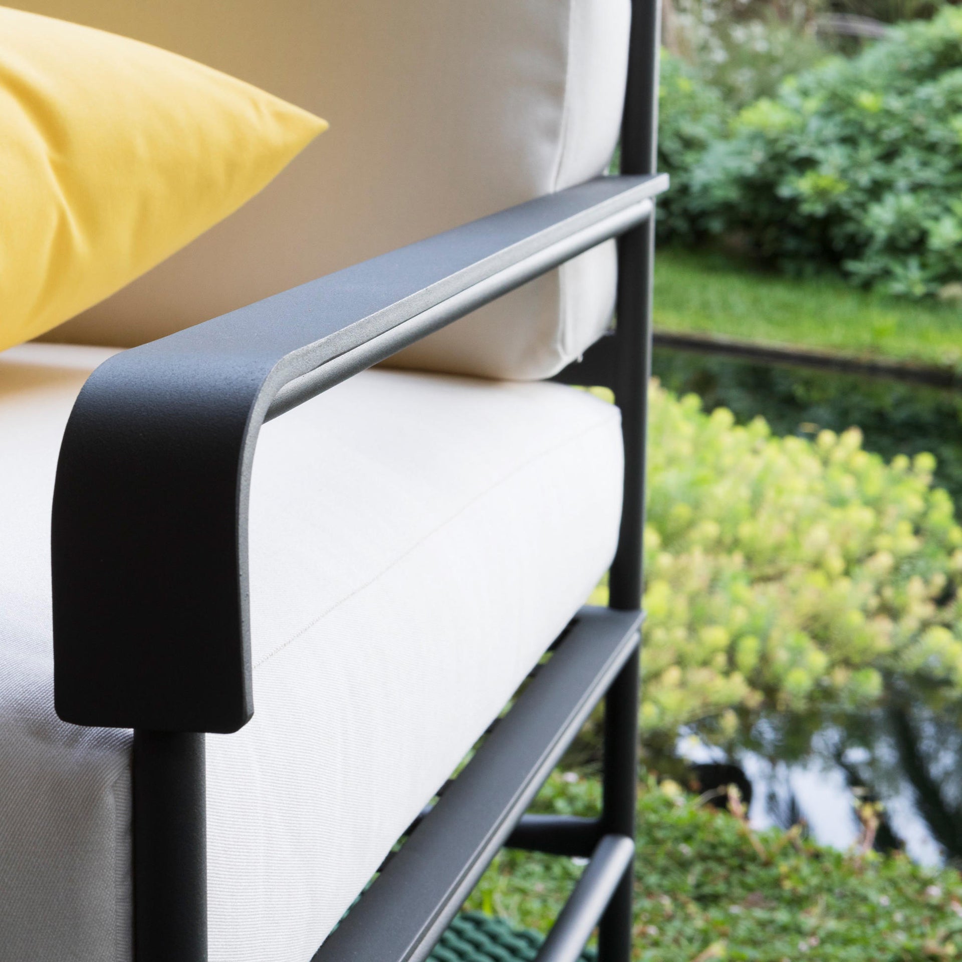 Toscana Armchair-Unopiu-moderndesign.io